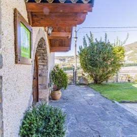 Casa El Pajar I y II, hotel in Senegüé