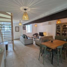 Charmant gîte près d'Orléans avec jardin privatif et parking - FR-1-590-524, hotel Chaingy városában