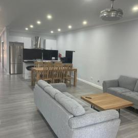 Quiet Spacious Family House 11 Bedrooms