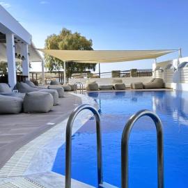 Chryssi Akti, Sure Hotel Collection: Batsi şehrinde bir otel