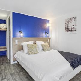 Le 2 By Hotel Akena - La Ferté Bernard: La Ferté-Bernard şehrinde bir otel