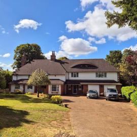 Stunning 5 bedroom house on the river Wensum, sleeps 19, hôtel à Earlham