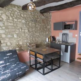 Studio dans maison de village au calme