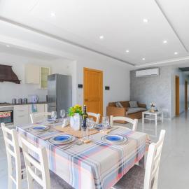 New Spacious Apartment 3 Bdr 2 Bth Bugibba