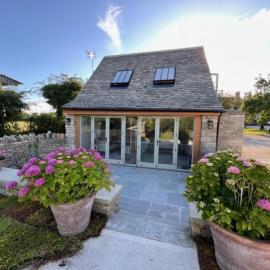 Idyllic secluded hideaway with countryside views on the edge of the Cotswolds