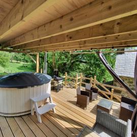 Hot Tub, 25min to Snowdon Watkin path, Stunning Mountain Views, hotel u gradu Tremadoc
