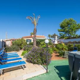 Sirena Apartment in Luxury Villa with Shared Pool