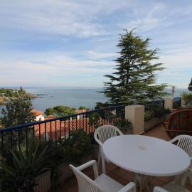 Appartement lumineux avec grande terrasse et parking