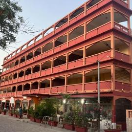 HOTEL MENABE & Restaurant, hótel í Morondava