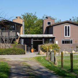 Peaceful Nelson getaway - spa pool, space & views，納爾遜的飯店