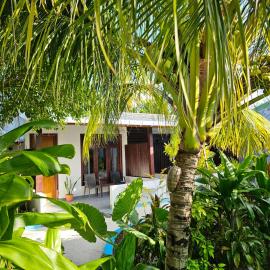 Garden Rooms by Lagoon View, hotel in Bodufolhudhoo