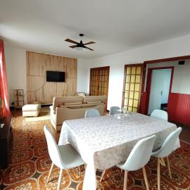 Les jardins Ducarouge 1 climatisé, hotell i Digoin