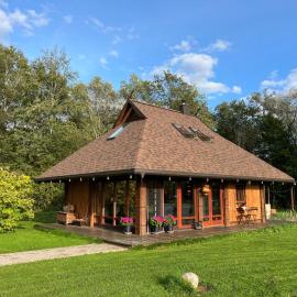 UpeNes, Hotel in Lubāna