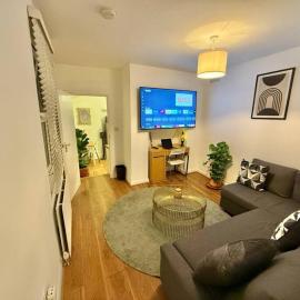 Hammersmith One-Bedroom Garden Apartment