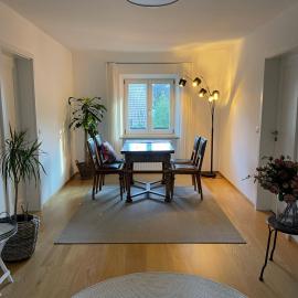 Haus KaiserInn - komfortable Wohnung 82 qm TOP ausgestattet, 2 Schlafzimmer mit Balkon und Bergblick, hotell i Flintsbach