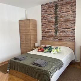 Под старой лозой, hotel in Novi Sad