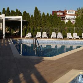 Azure Premium Residence BASEN ZEWNĘTRZNY z leżakami, JACUZZI