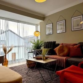 Boho Modern Entire House in Southampton - Sleeps 13 - 5 Bedrooms - 7 Beds - Overlooking the original city walls -walking Distance to the city centre & Cruise Terminals - Private garage