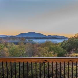 Luxury 12-Bedroom Cabin with Indoor Pool, Hot tub & Movie Theater, Sleeps 36, hotel in Sevierville