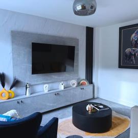 Adeluxe Home - Luxury 2 Bedroom Entire House with Free WiFi, Disney, Netflix and Amazon Prime Included