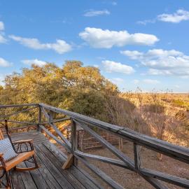 Mighty Oak Log Cabin, hotel in Fredericksburg