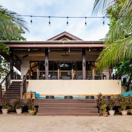 DEKHAUS Amazing Beach Front Home in Nasugbu, hotelli kohteessa Nasugbu