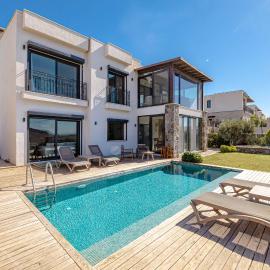 Elegant Villa Private Pool & Stunning Views