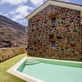 Canarian Villa with Pool 27C, Lovely Patio and Parking