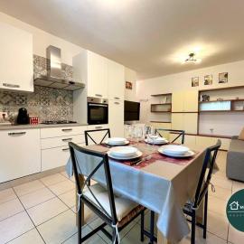 MIKY'S HOME، فندق في كاستينازو
