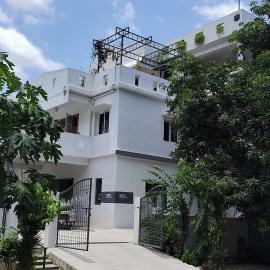 Gangi Kota East Flat, Hotel in Kovvūr