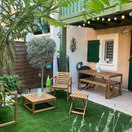 Appartement 4 étoiles, avec jardin clôturé et piscine dans la résidence - Narbonne Plage - linge inclus, hotel in Narbonne