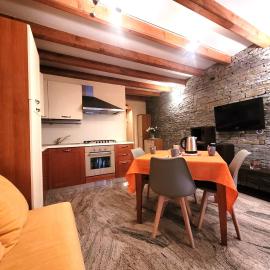 Il Cortiletto Mountain Lake Iseo Hospitality, hotel in Costa Volpino