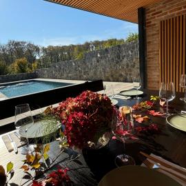 Vila Tia, Privatna vila s bazenom, mirna lokacija, okružena šumom, hotel u gradu Karlovac