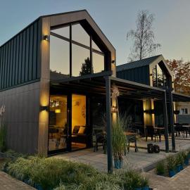 Triumph Ferienhäuser & Apartments, מלון ברנגסדורף
