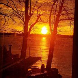 Sunset Heaven - Modern Lake House with Spa, hotel in Venise-en-Québec
