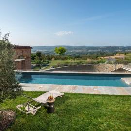 Domus in Cauda - Pool Langhe View - Free Parking & Wi-Fi, hotell sihtkohas Verduno