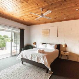 Central Two Bedroom Apartment With Mountain Views