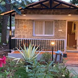 English Rustic Stone Cottage, hotel in Yelagiri