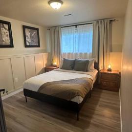 Downtown Alpine Suite, hotel v Goldene