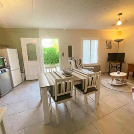 Gîte charmant à Montbazon avec terrasse, jardin et parking, hotel sa Montbazon