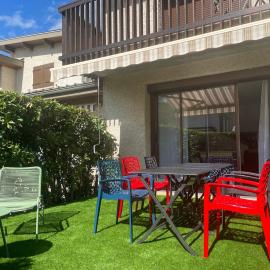 Maison très agréable avec extérieurs, bien située au plan d'eau Embrun, hotell i Embrun