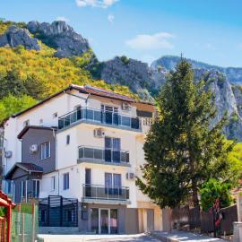 Rade III-Vratsa Exclusive mountain view, hotel v destinácii Vratsa