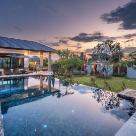 The garden pool villa resort at Doi Saket, hotel v destinaci Ban Muang Wa
