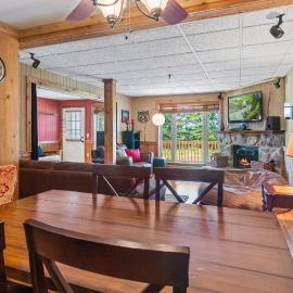 LB105B Cozy Condo Sleeps 6 WiFi Gated Parking NICE