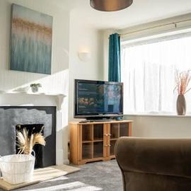 3 Bedroom home in Milton Keynes with Free Parking, WiFi and SKY TV