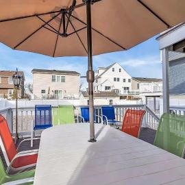 Seaside Getaway 3 Blocks to Beach WasherDryer
