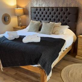Wild Oats Lodge 16 - Yellowtop Country Park - Hot Tub - Yorkshire, hotelli kohteessa Selby