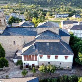 O lar Albergue Larouco, hotel en Laroco