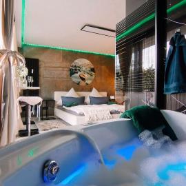 Airport Apart Exklusiv Apartment mit eigenem Whirpool 2,5 km vom Flughafen Nürnberg, hotel em Nurembergue