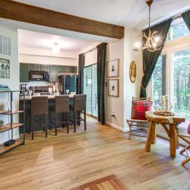 Wintergreen Resort Condo w/ Deck, 0.3 Mi to Slopes, hotel v destinácii Lyndhurst
